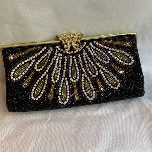 Beaded clutch, with chain handle - Picture 4 of 10